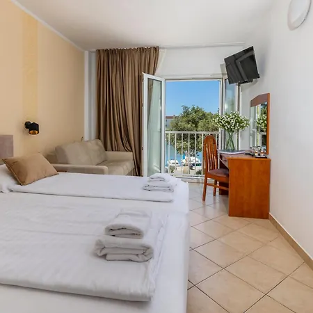Hotell Adria 3*